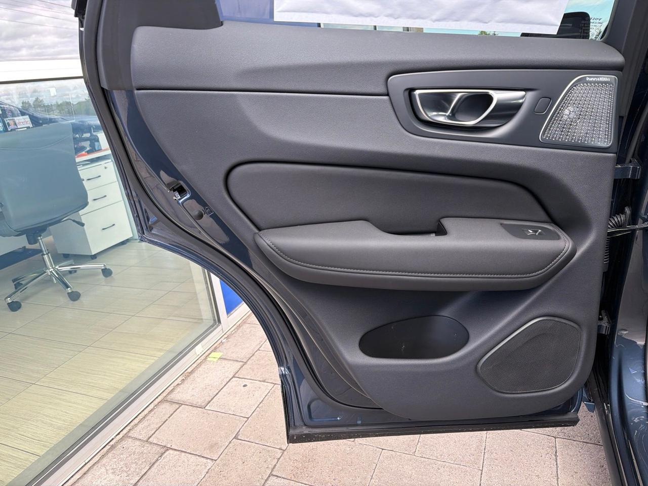 2026 Volvo XC60 B5 Ultra Black Edition Bend OR