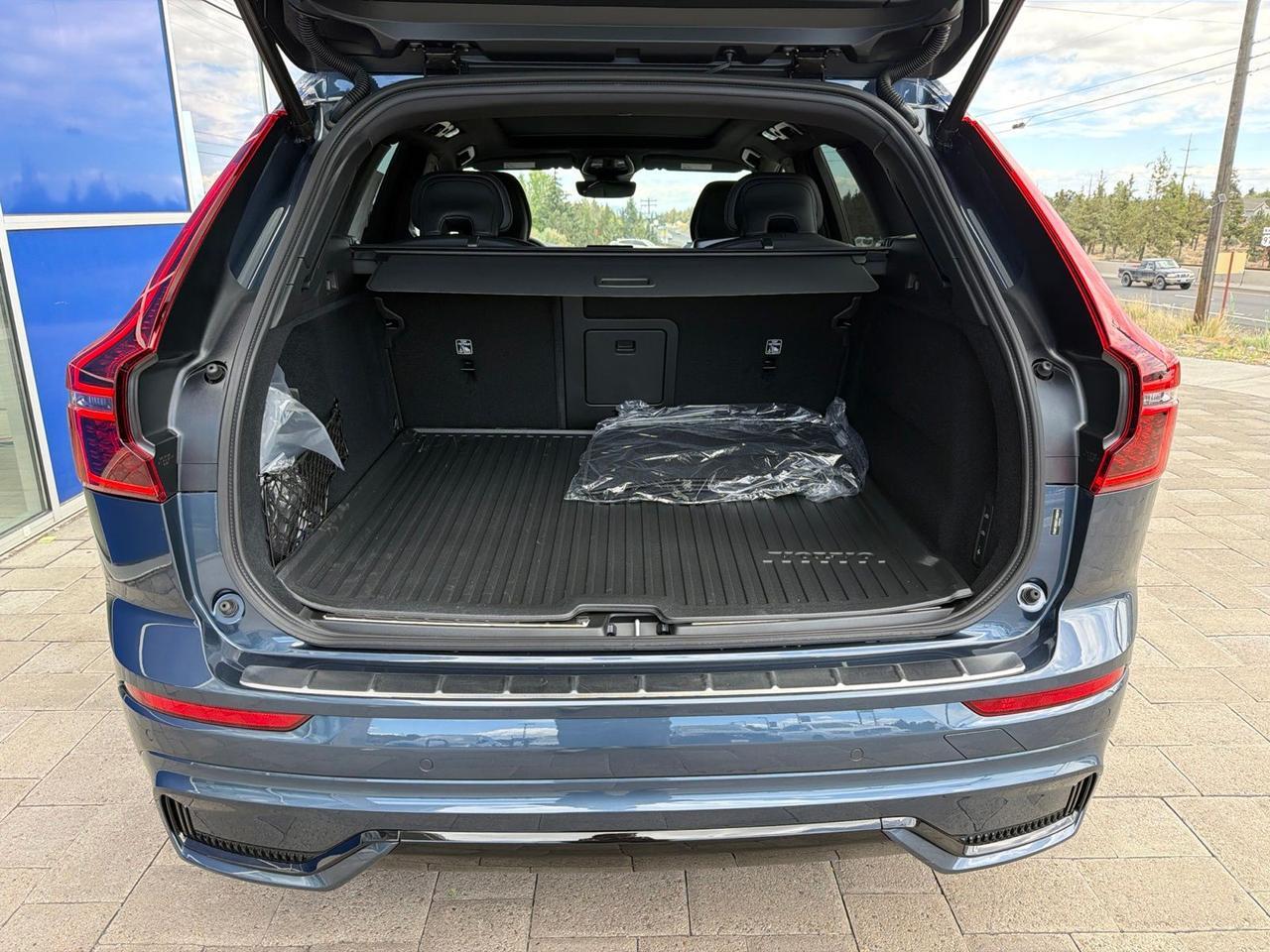 2026 Volvo XC60 B5 Ultra Black Edition Bend OR