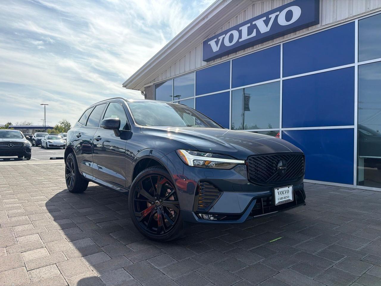 2026 Volvo XC60 B5 Ultra Black Edition