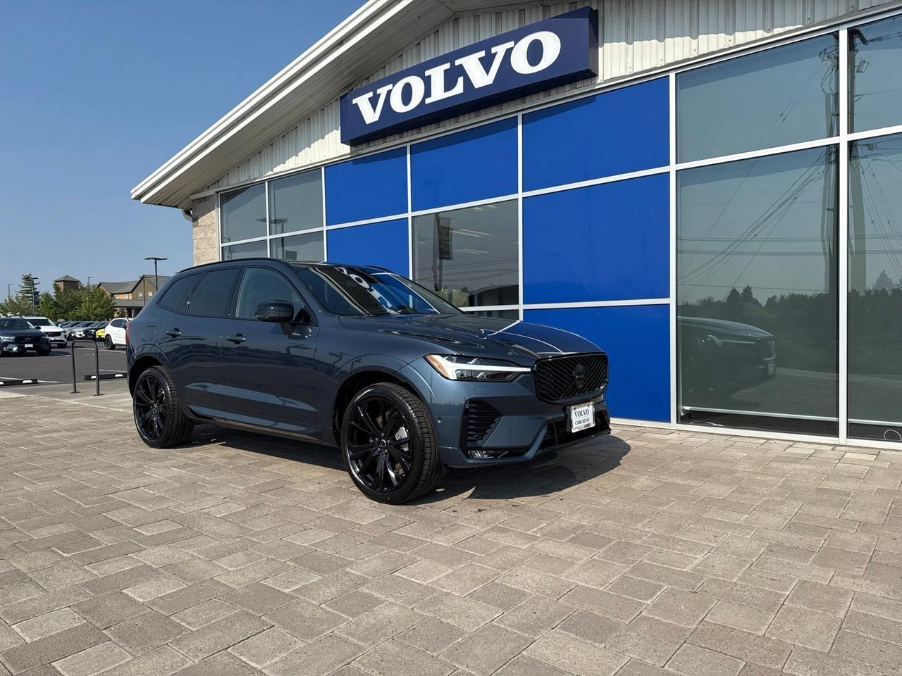 2026 Volvo XC60 B5 Ultra Black Edition