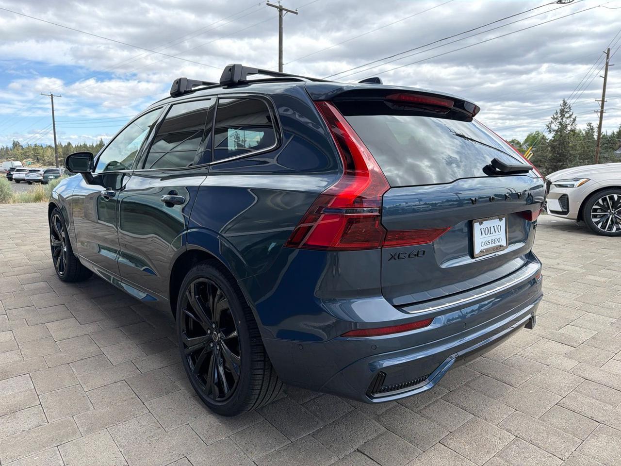 2026 Volvo XC60 B5 Ultra Black Edition Bend OR