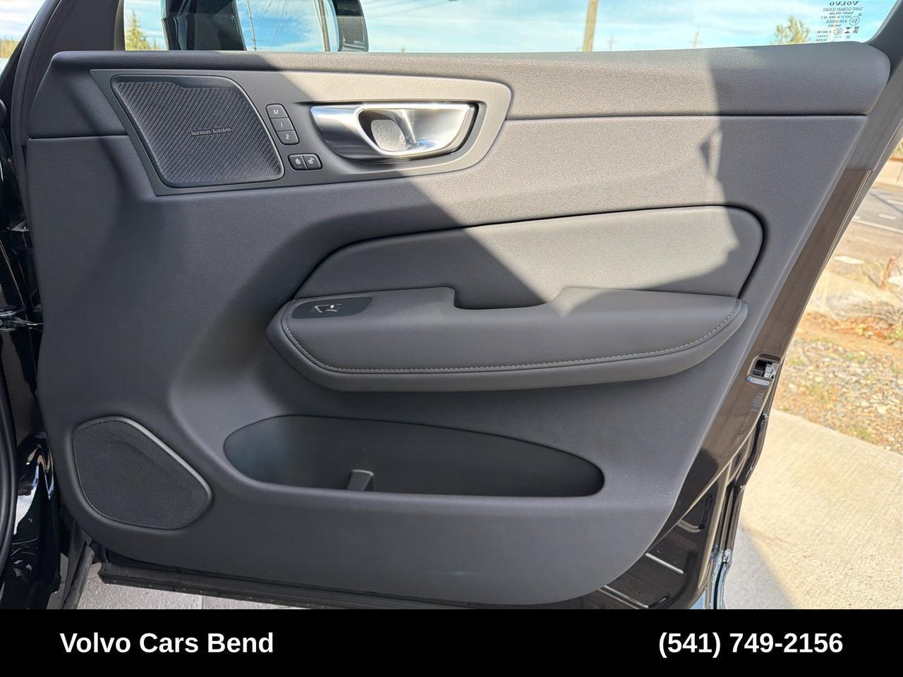 2026 Volvo XC60 B5 Ultra Black Edition Bend OR