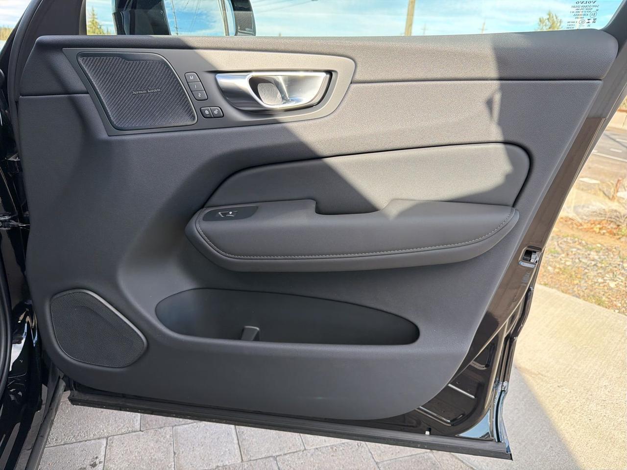 2026 Volvo XC60 B5 Ultra Black Edition Bend OR