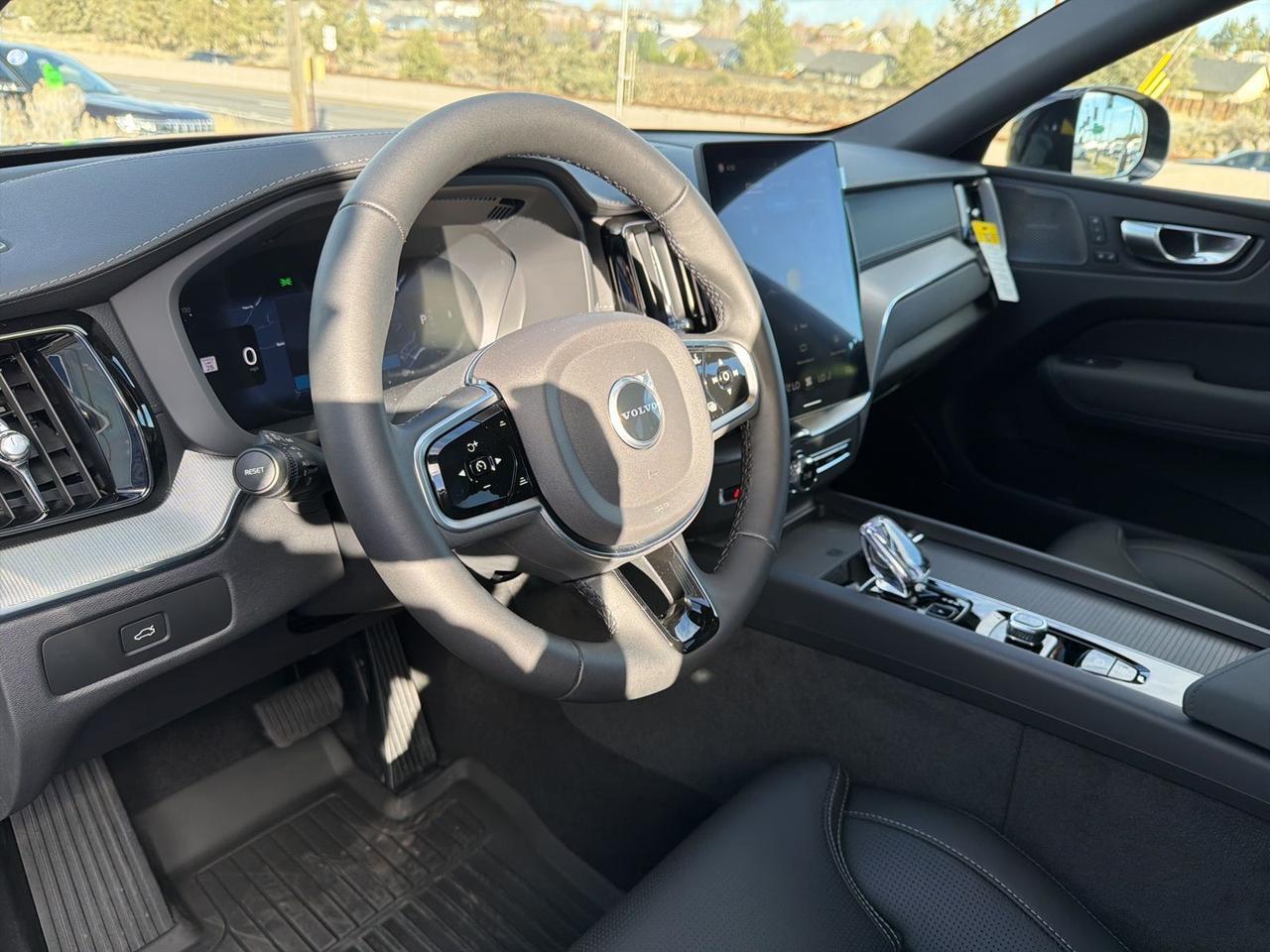 2026 Volvo XC60 B5 Ultra Black Edition Bend OR