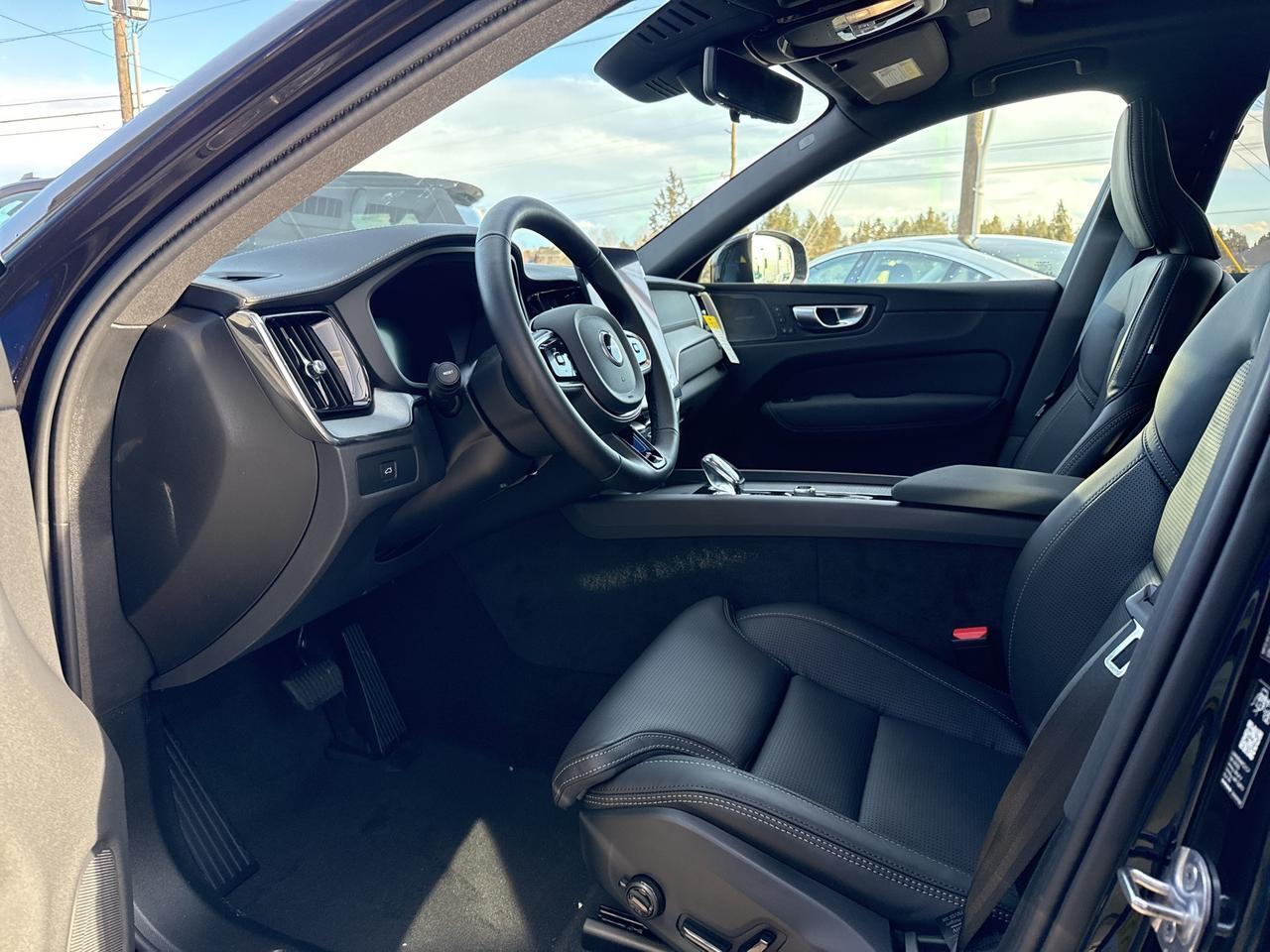 2026 Volvo XC60 B5 Ultra Black Edition Bend OR