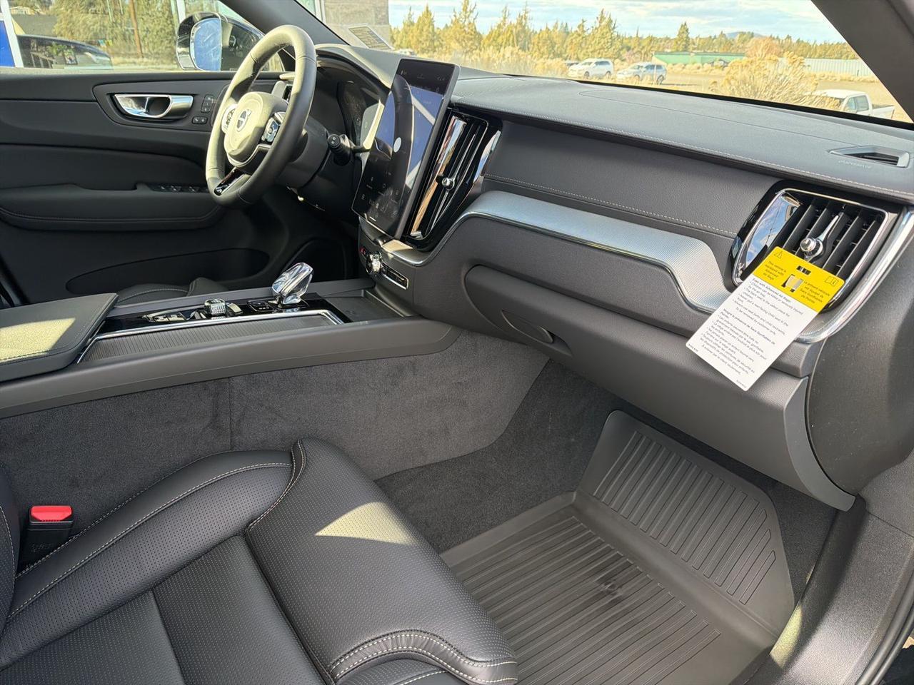 2026 Volvo XC60 B5 Ultra Black Edition Bend OR