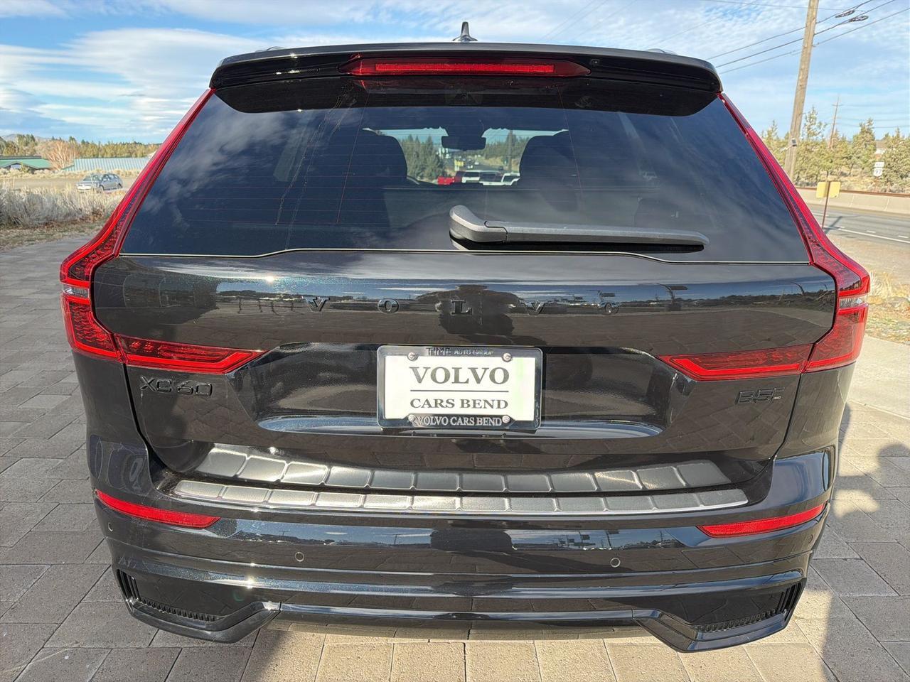 2026 Volvo XC60 B5 Ultra Black Edition Bend OR
