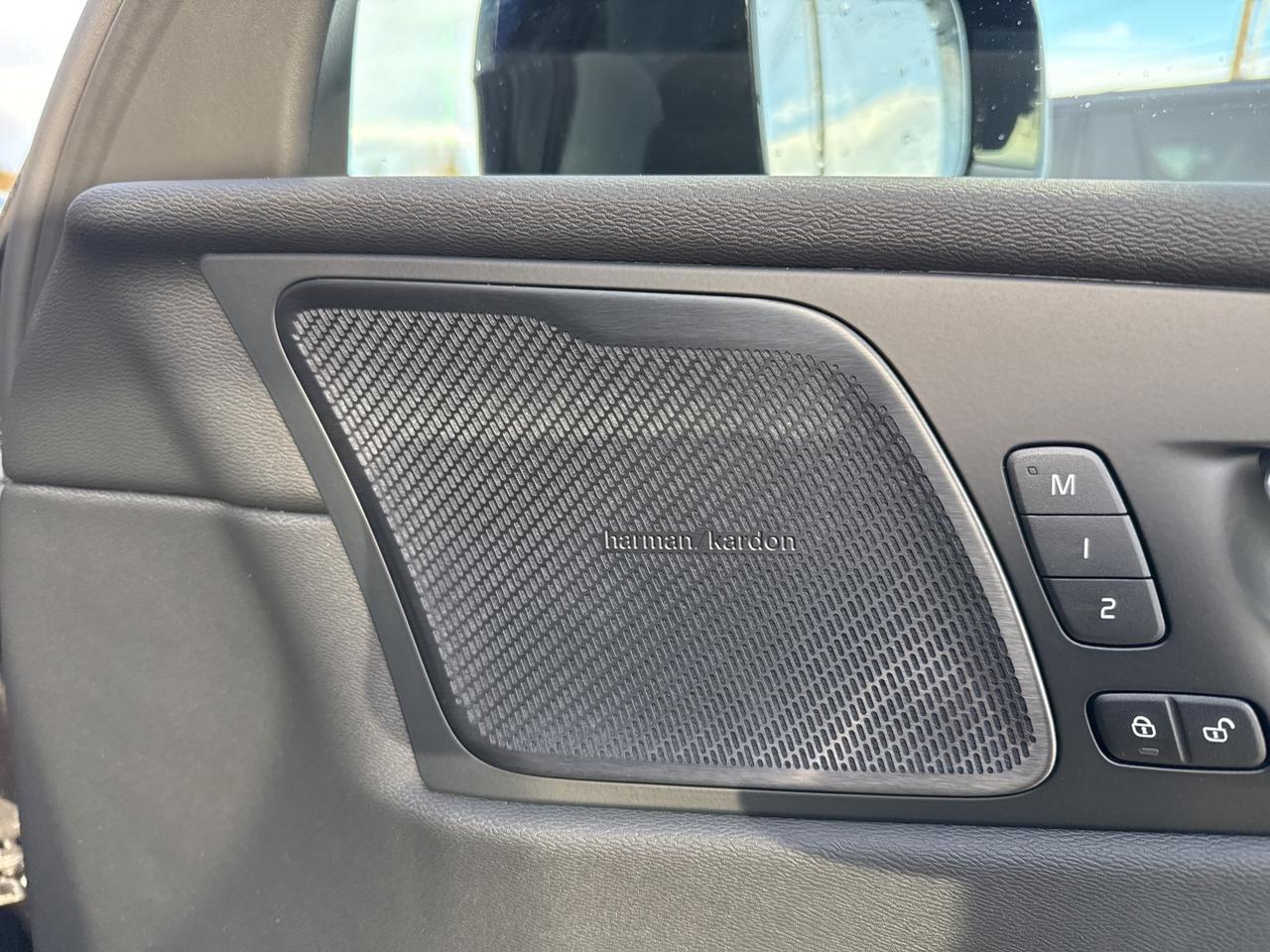 2026 Volvo XC60 B5 Ultra Black Edition Bend OR