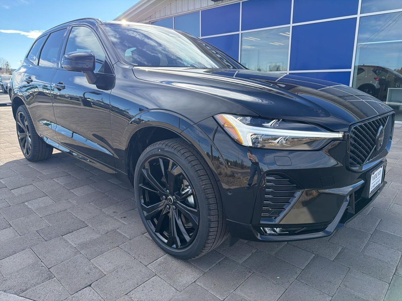 2026 Volvo XC60 B5 Ultra Black Edition