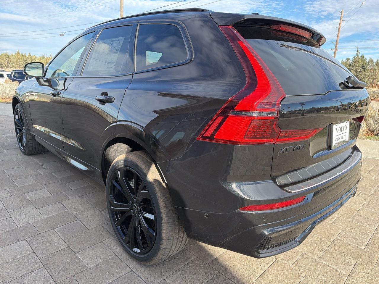 2026 Volvo XC60 B5 Ultra Black Edition Bend OR