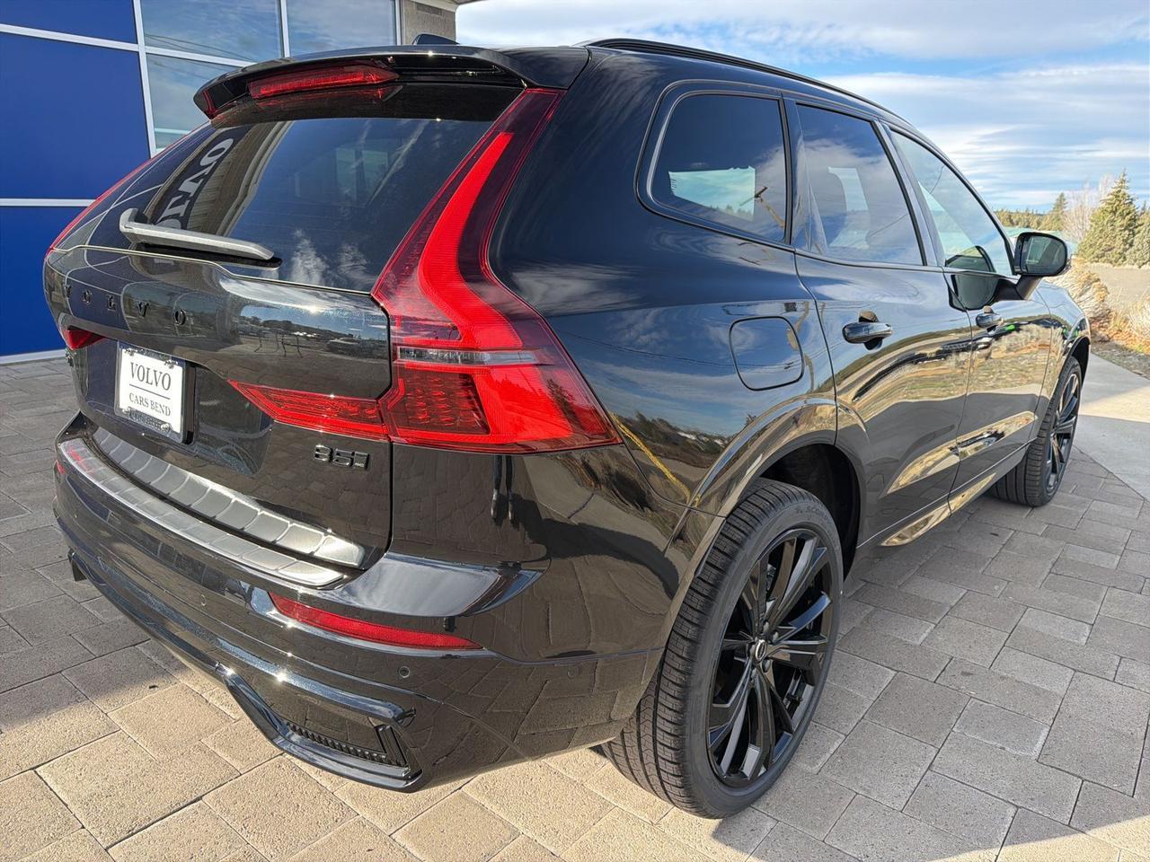 2026 Volvo XC60 B5 Ultra Black Edition Bend OR