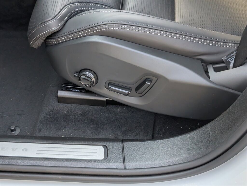 2026 Volvo XC60 B5 Ultra Black Edition Hunt Valley MD