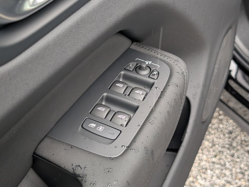 2026 Volvo XC60 B5 Ultra Black Edition Hunt Valley MD