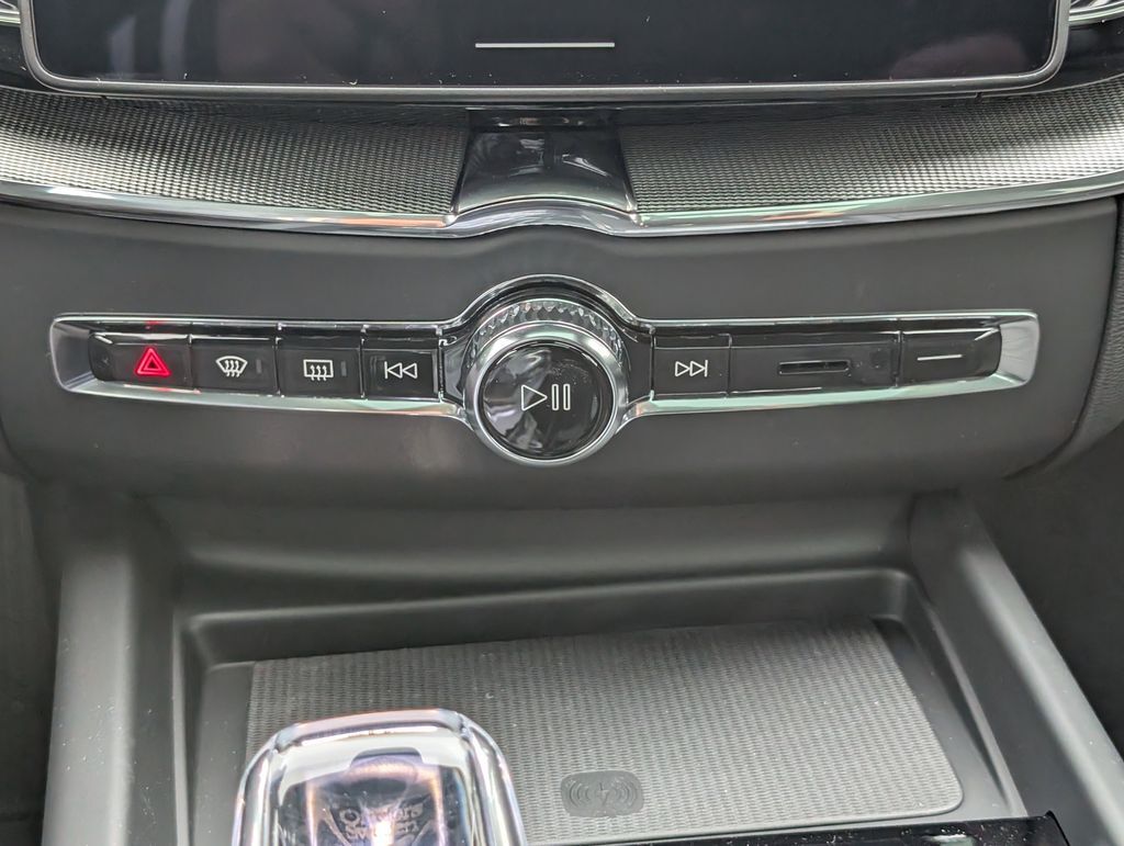 2026 Volvo XC60 B5 Ultra Black Edition Hunt Valley MD