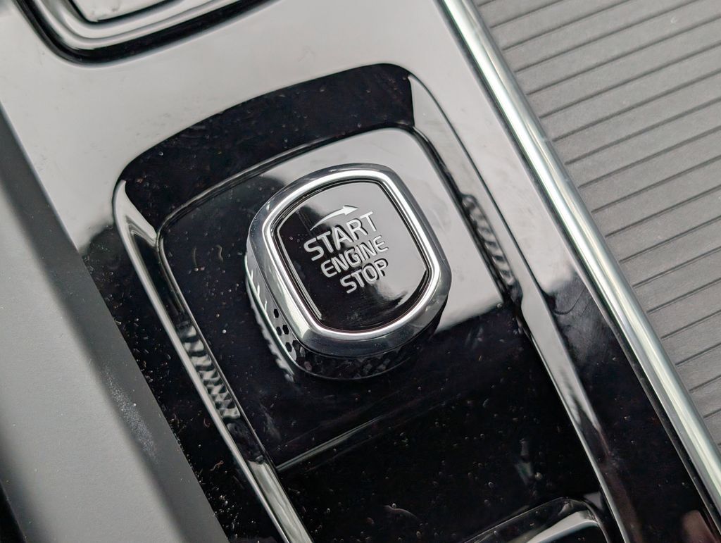 2026 Volvo XC60 B5 Ultra Black Edition Hunt Valley MD