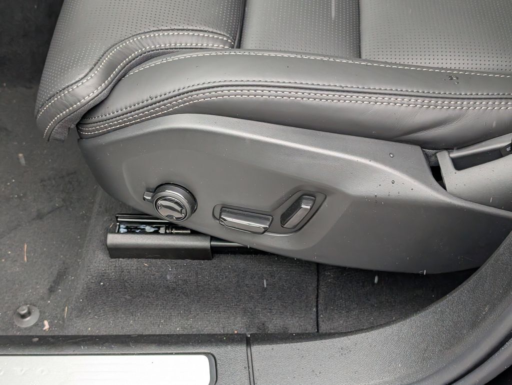 2026 Volvo XC60 B5 Ultra Black Edition Hunt Valley MD