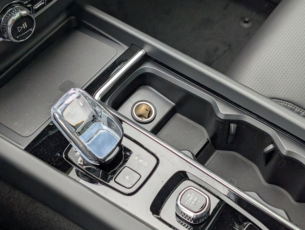 2026 Volvo XC60 B5 Ultra Black Edition Hunt Valley MD