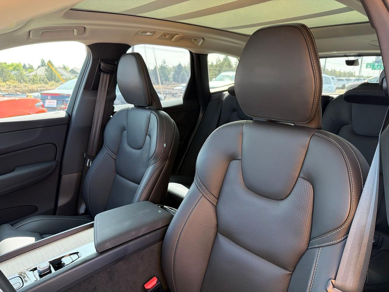 2026 Volvo XC60 B5 Ultra Bend OR