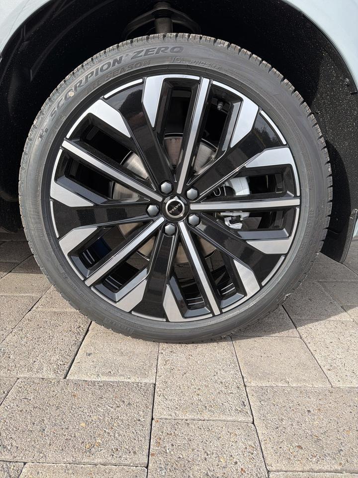 2026 Volvo XC60 B5 Ultra Bend OR