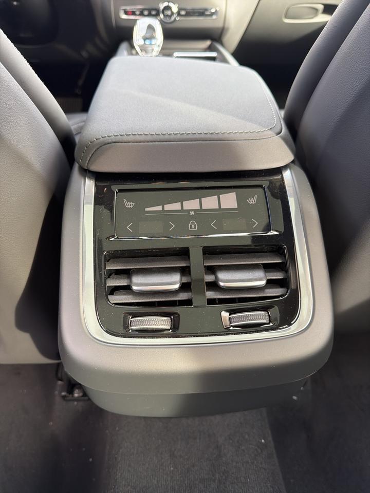 2026 Volvo XC60 B5 Ultra Bend OR