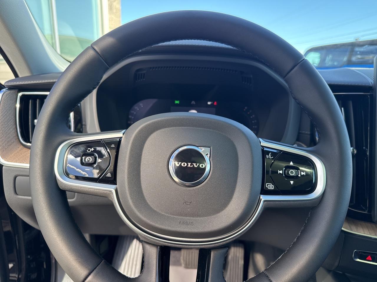 2026 Volvo XC60 B5 Ultra Bend OR