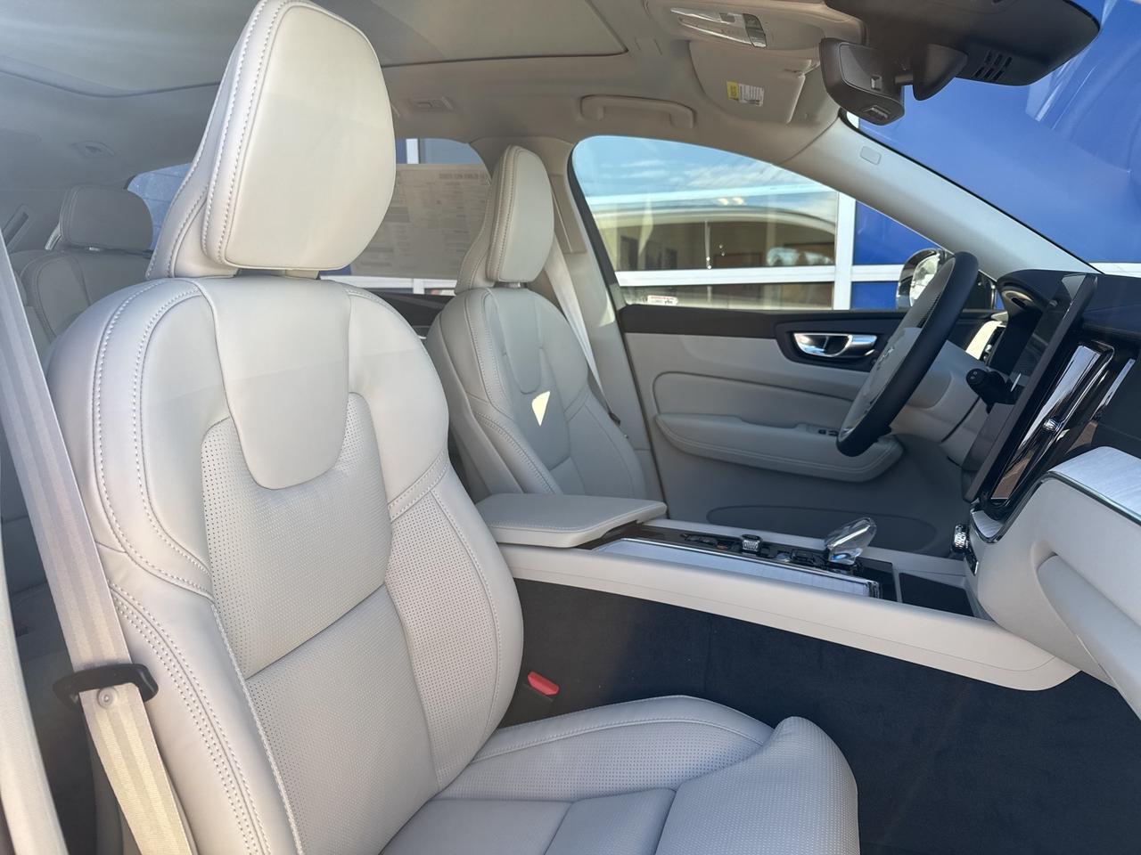 2026 Volvo XC60 B5 Ultra Bend OR