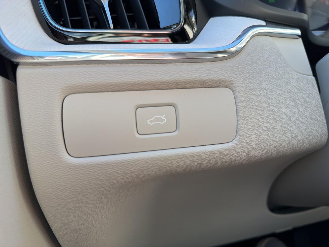 2026 Volvo XC60 B5 Ultra Bend OR