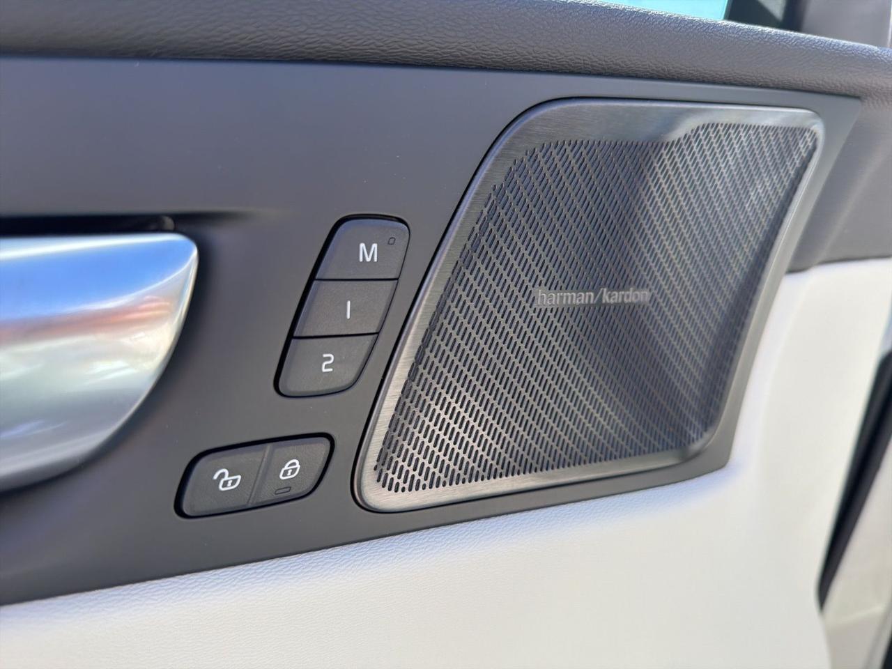 2026 Volvo XC60 B5 Ultra Bend OR