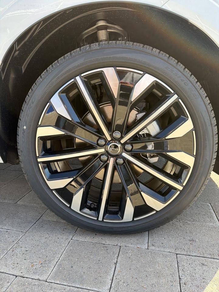 2026 Volvo XC60 B5 Ultra Bend OR