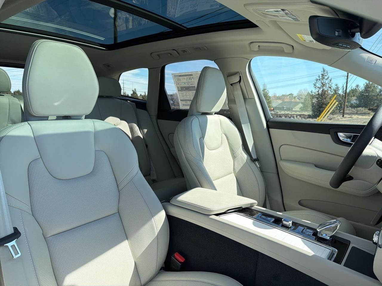 2026 Volvo XC60 B5 Ultra Bend OR