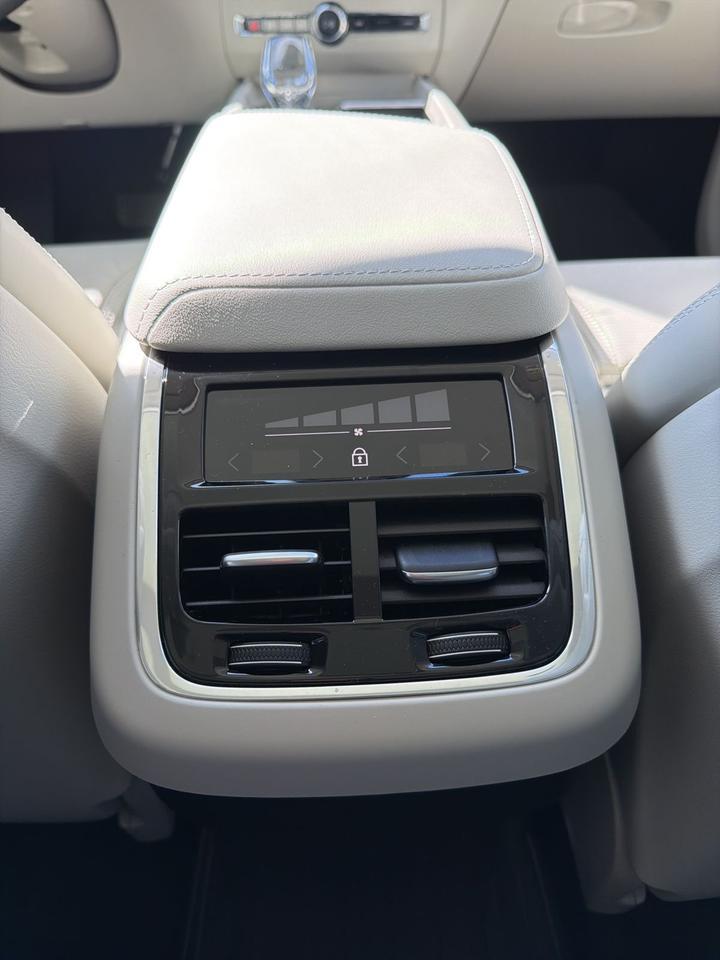 2026 Volvo XC60 B5 Ultra Bend OR