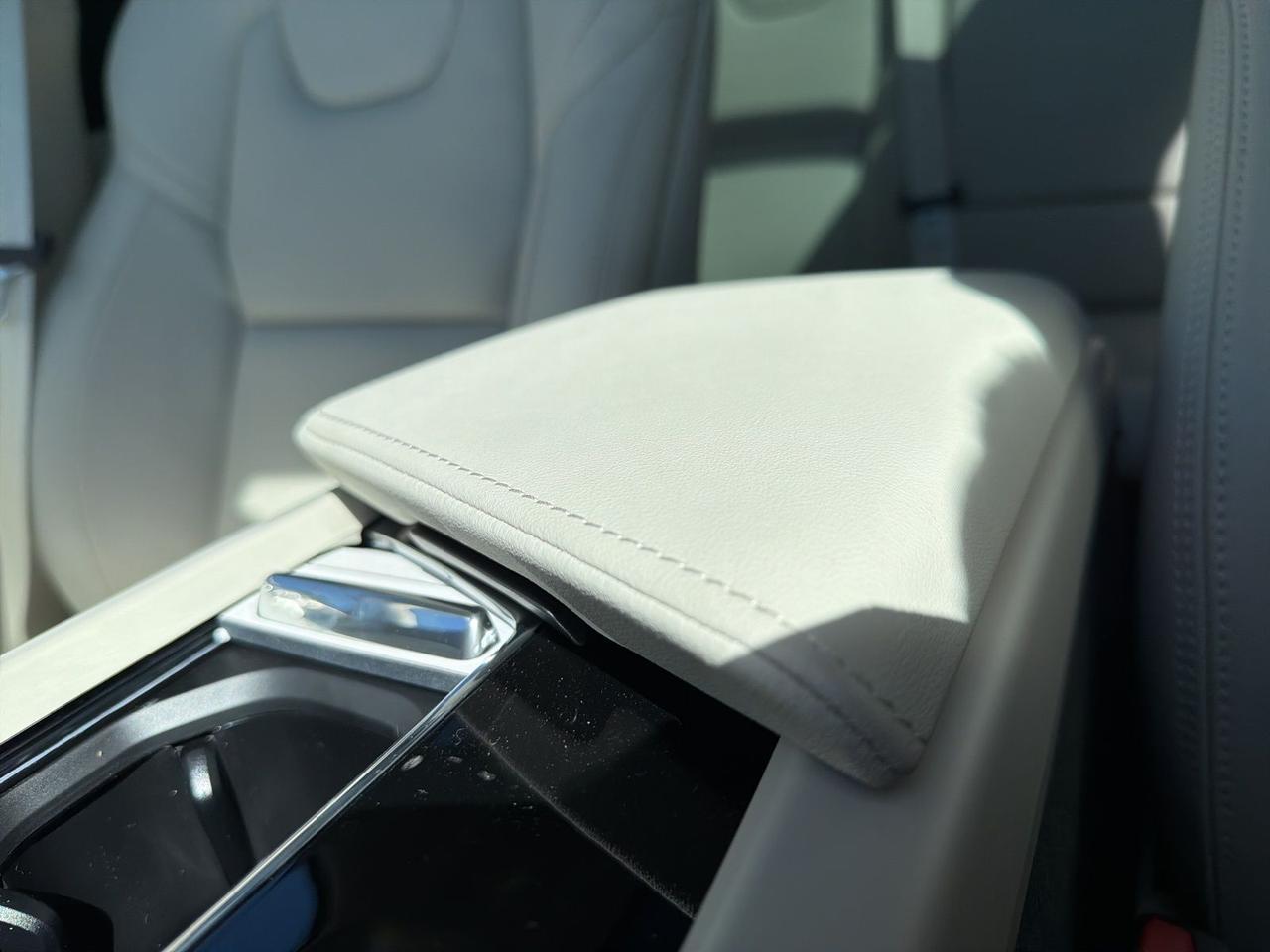 2026 Volvo XC60 B5 Ultra Bend OR