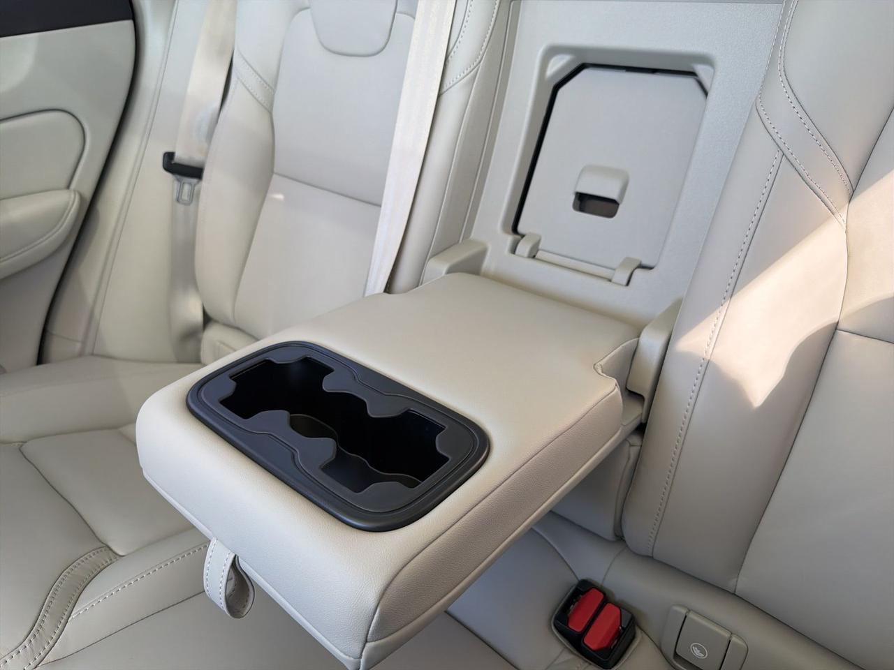 2026 Volvo XC60 B5 Ultra Bend OR