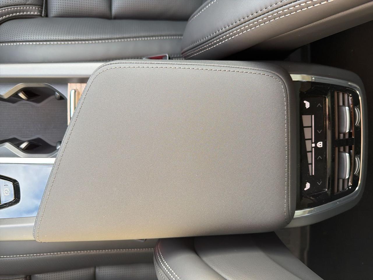 2026 Volvo XC60 B5 Ultra Bend OR