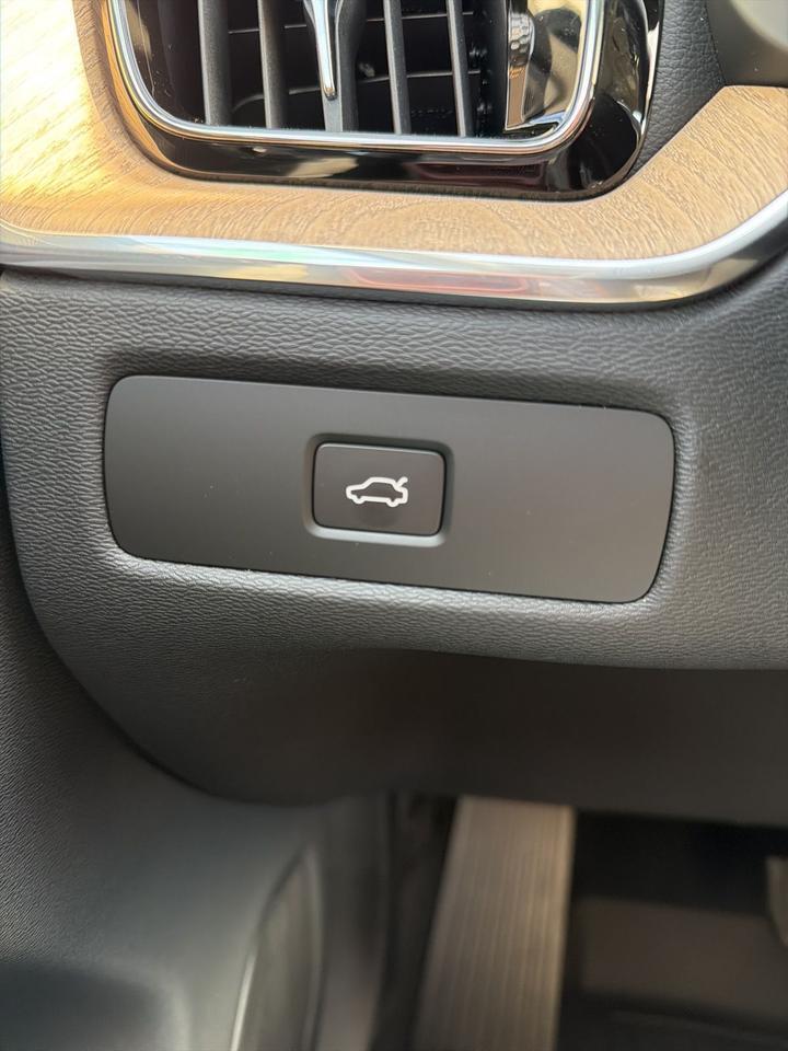 2026 Volvo XC60 B5 Ultra Bend OR