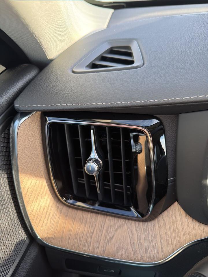 2026 Volvo XC60 B5 Ultra Bend OR