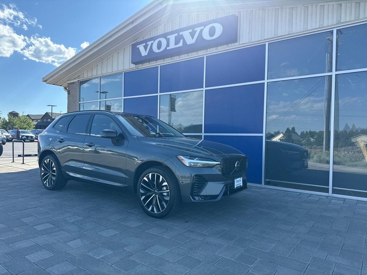 2026 Volvo XC60 B5 Ultra