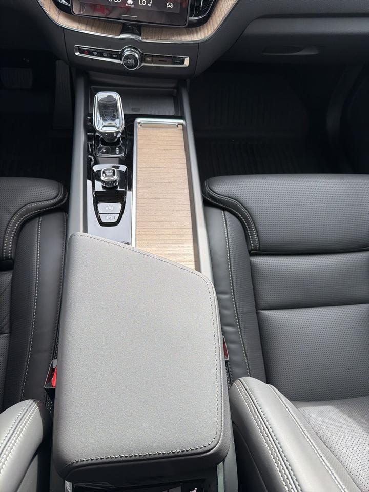 2026 Volvo XC60 B5 Ultra Bend OR