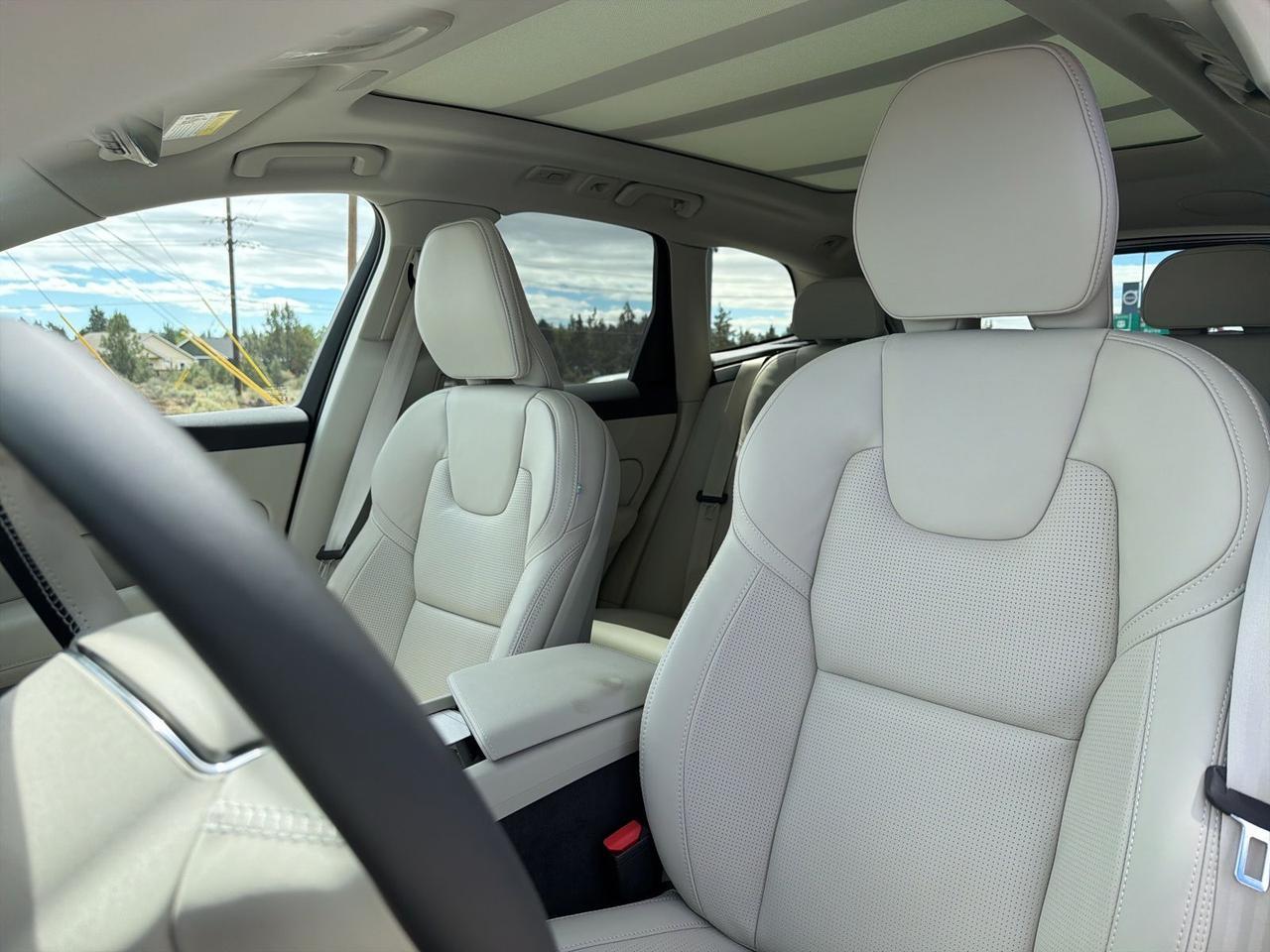 2026 Volvo XC60 B5 Ultra Bend OR