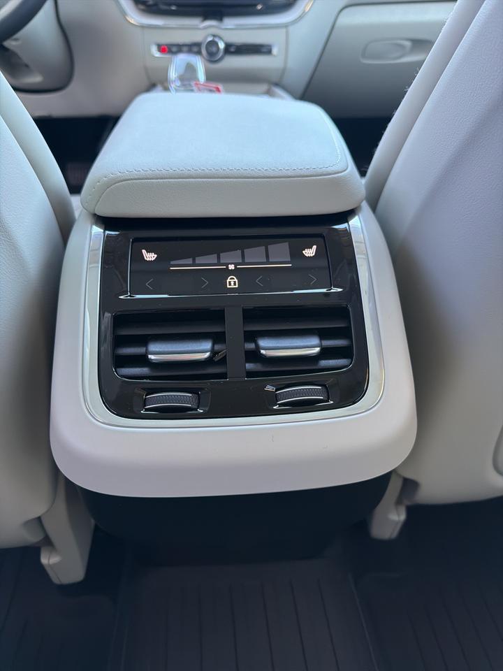 2026 Volvo XC60 B5 Ultra Bend OR