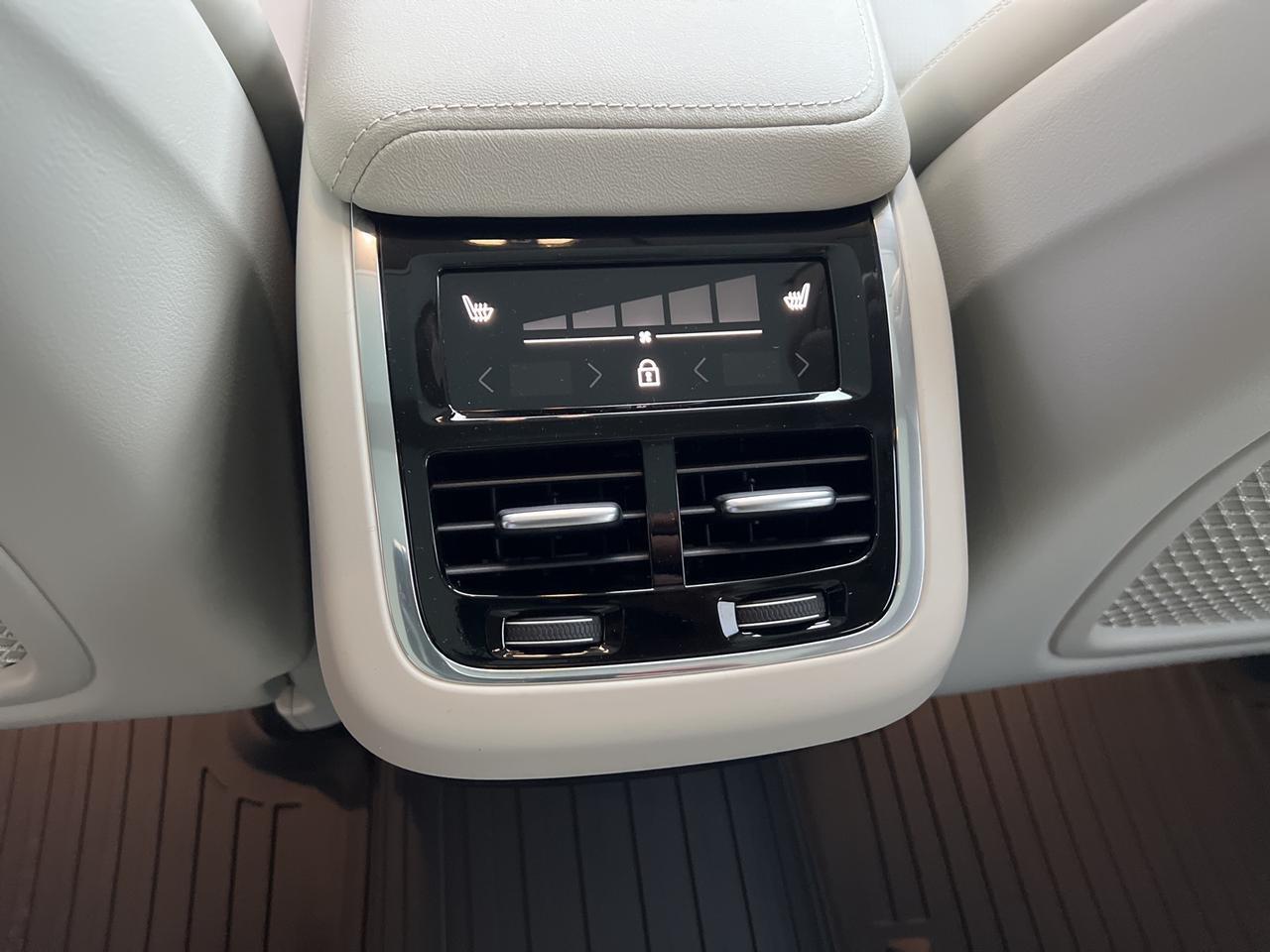 2026 Volvo XC60 B5 Ultra Bend OR