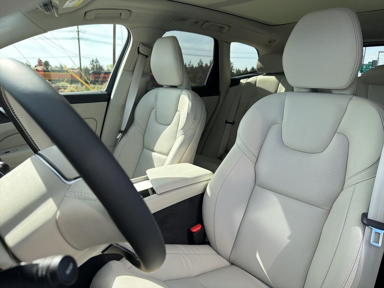 2026 Volvo XC60 B5 Ultra Bend OR