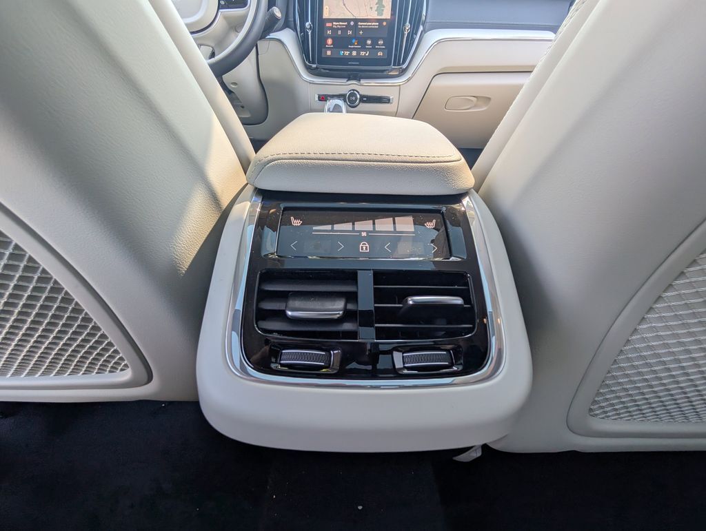 2026 Volvo XC60 B5 Ultra Hunt Valley MD