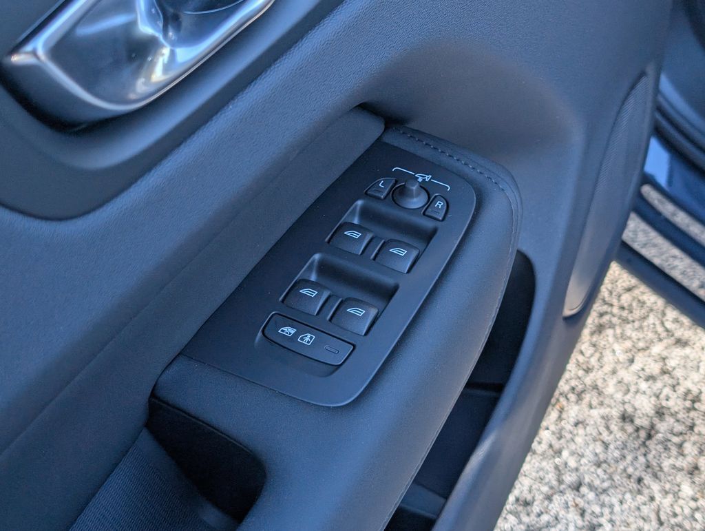 2026 Volvo XC60 B5 Ultra Hunt Valley MD