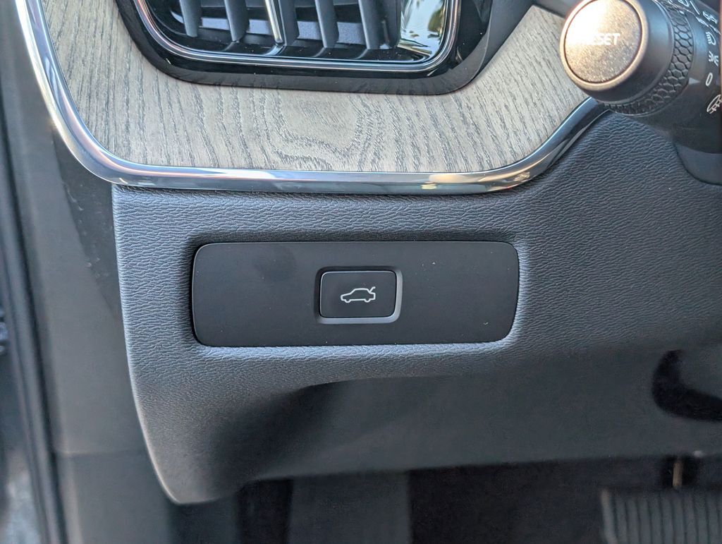 2026 Volvo XC60 B5 Ultra Hunt Valley MD