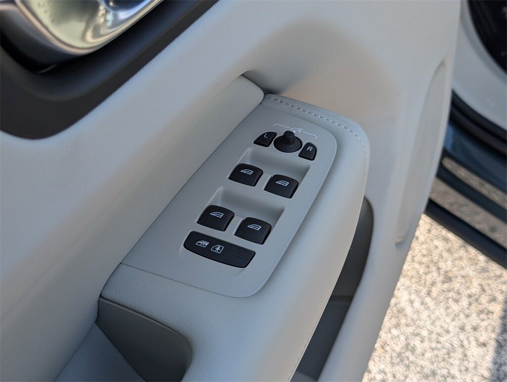 2026 Volvo XC60 B5 Ultra Hunt Valley MD