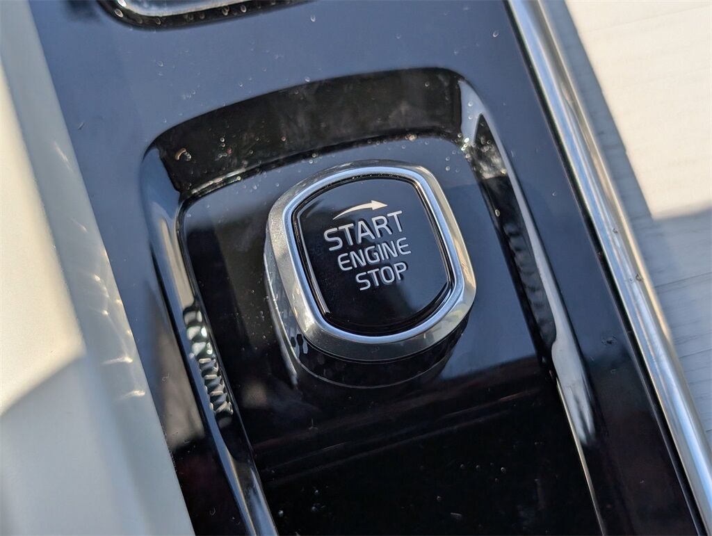 2026 Volvo XC60 B5 Ultra Hunt Valley MD