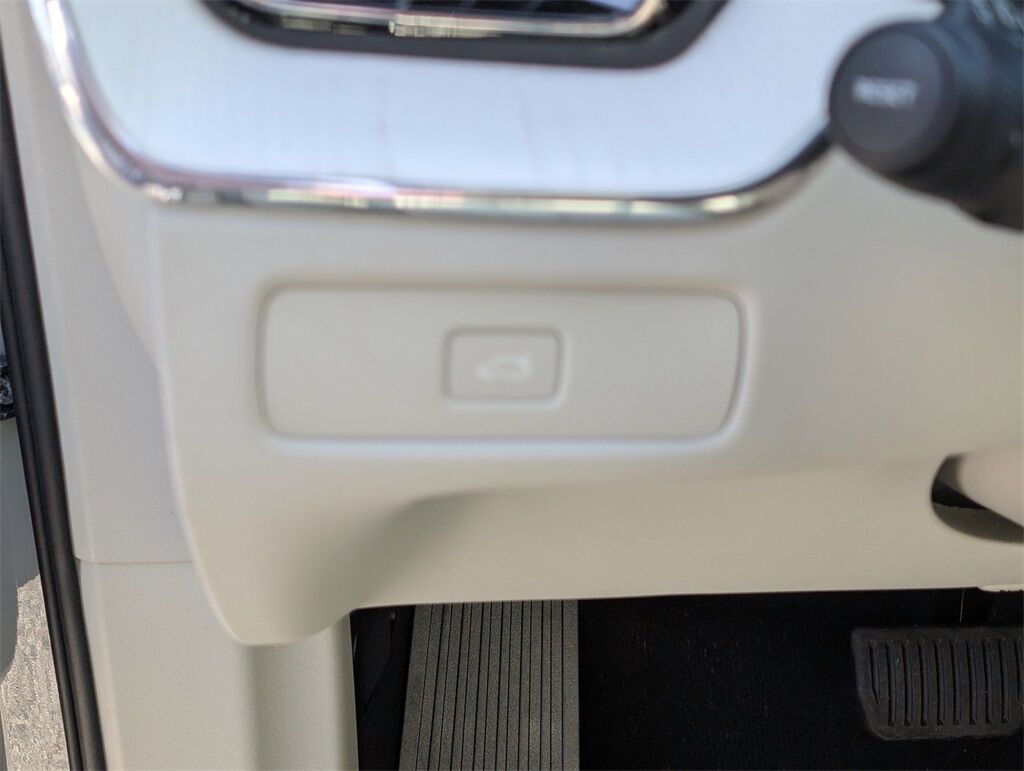 2026 Volvo XC60 B5 Ultra Hunt Valley MD