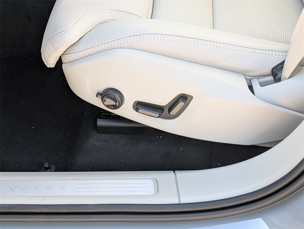 2026 Volvo XC60 B5 Ultra Hunt Valley MD