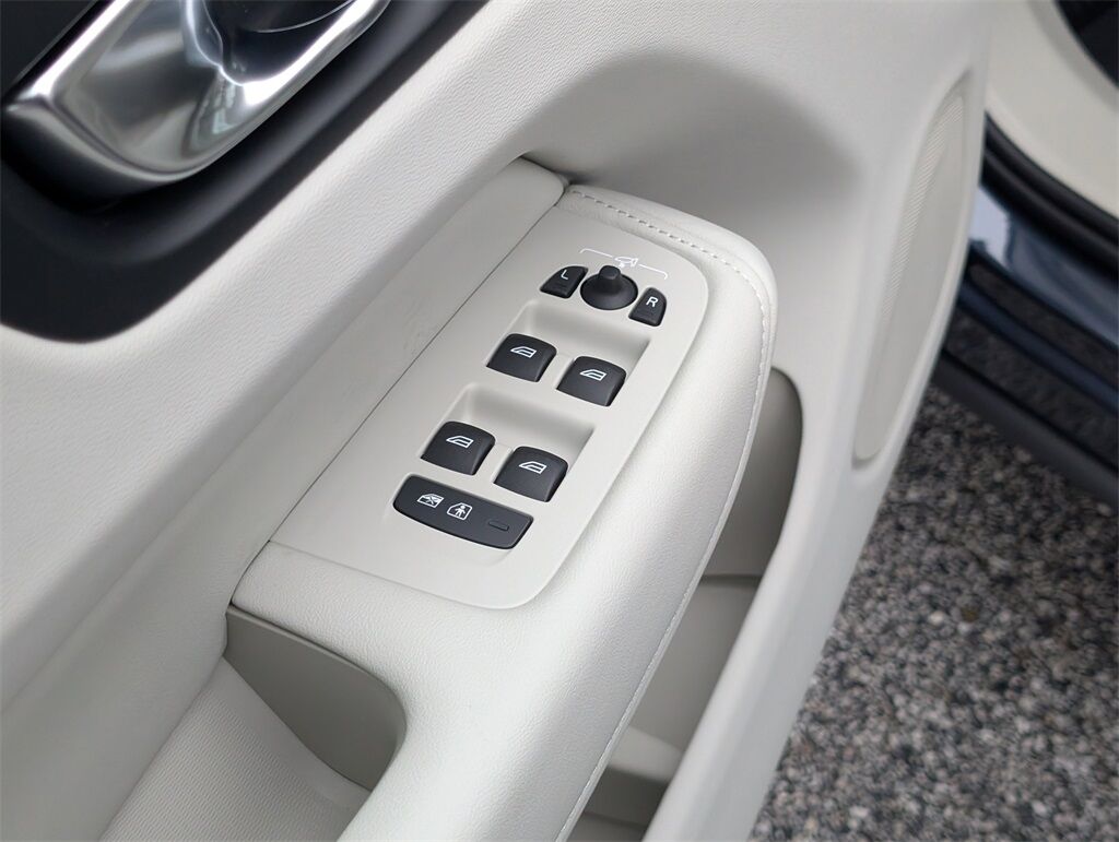 2026 Volvo XC60 B5 Ultra Hunt Valley MD